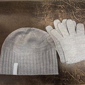 ❤️HOST PICK❤️ Calvin Klein Gray Hat & Glove Set-OS